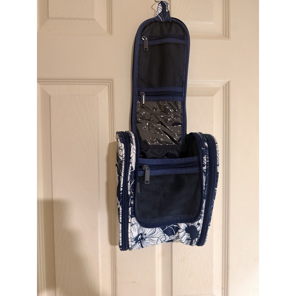 Narwey Small Hanging Travel Toiletry Bag in the Blue Lotus pattern. - Picture 4 of 6